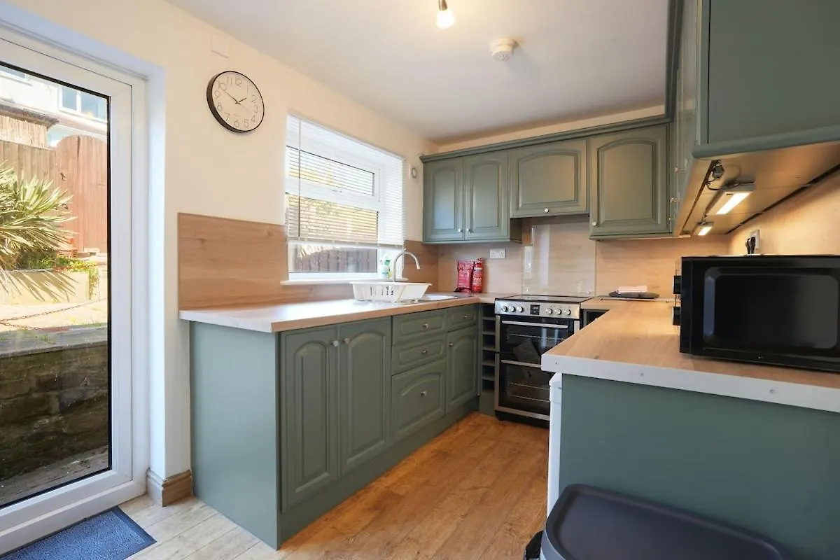 Lejlighed Stupton House, Large 3 Bed House That Sleeps 8 With Full Size Pool Table & Free Parking - Hosted By Stay Host Save Brightside