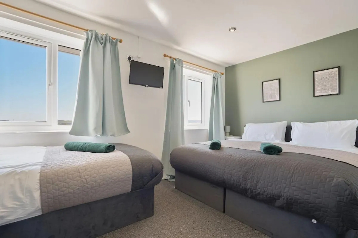 Stupton House, Large 3 Bed House That Sleeps 8 With Full Size Pool Table & Free Parking - Hosted By Stay Host Save Brightside Storbritannien