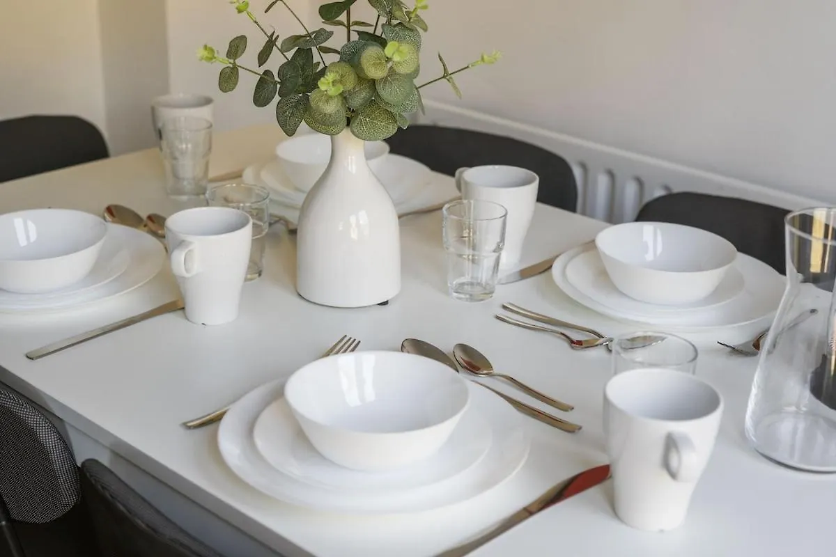 Stupton House, Large 3 Bed House That Sleeps 8 With Full Size Pool Table & Free Parking - Hosted By Stay Host Save Brightside Storbritannien