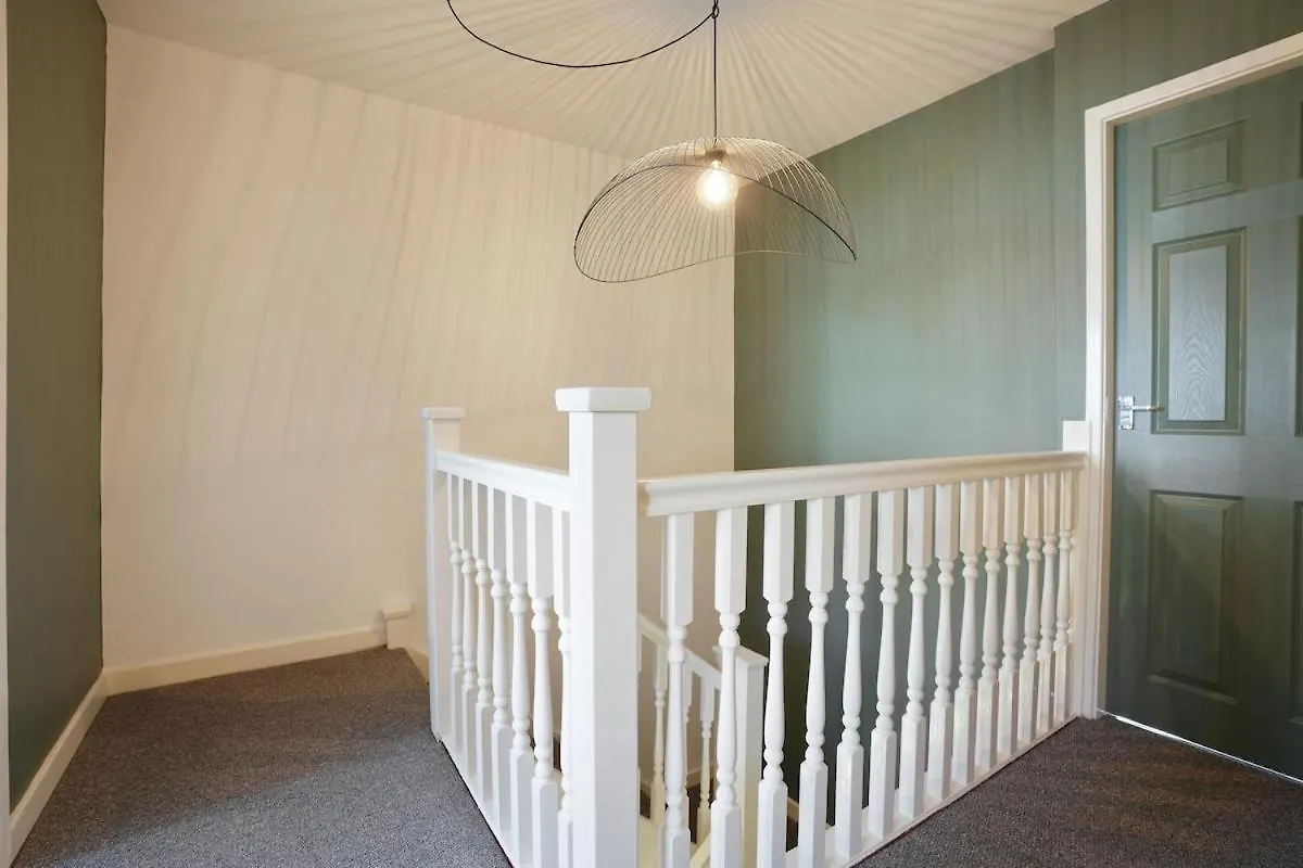 Lejlighed Stupton House, Large 3 Bed House That Sleeps 8 With Full Size Pool Table & Free Parking - Hosted By Stay Host Save Brightside Storbritannien