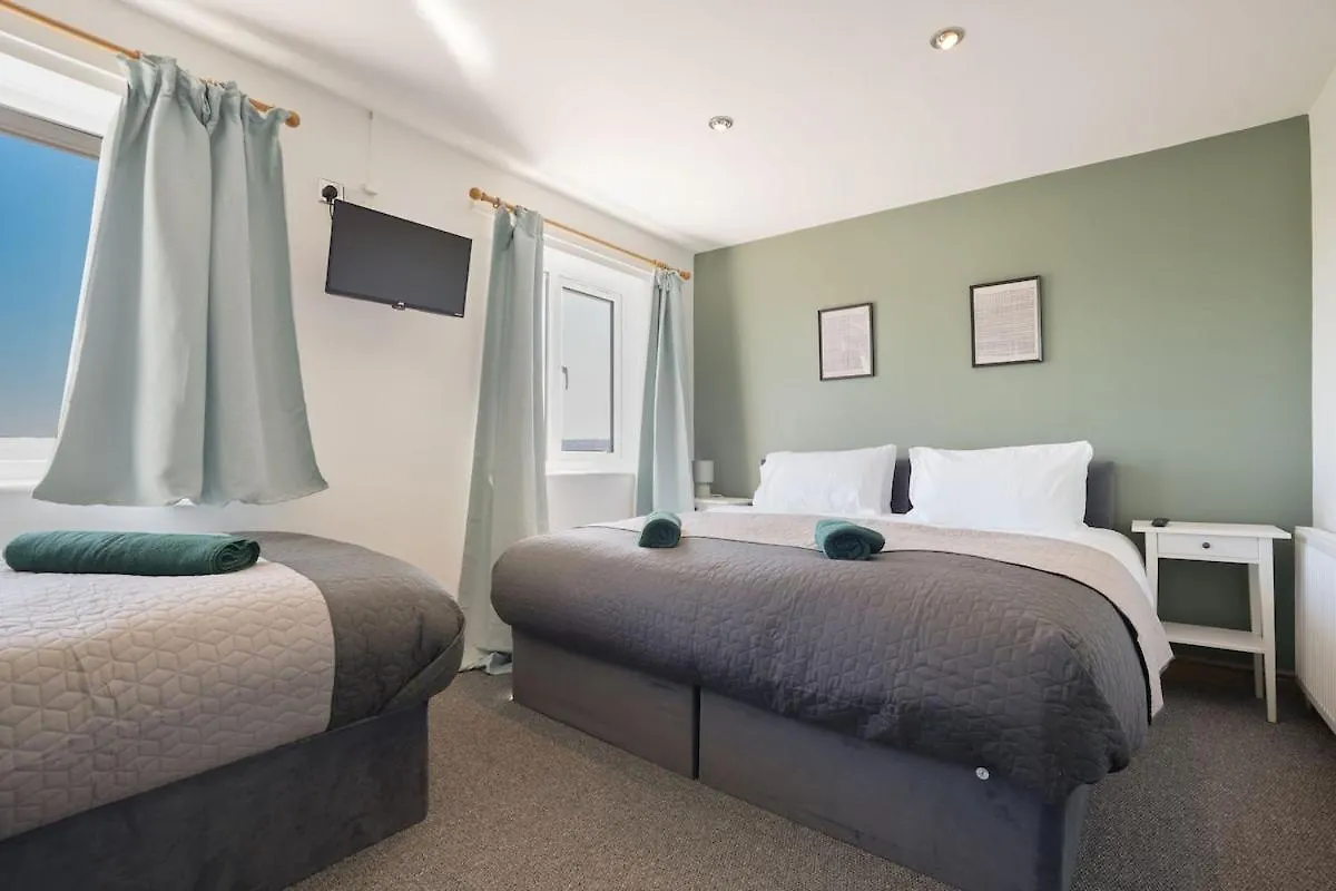 Lejlighed Stupton House, Large 3 Bed House That Sleeps 8 With Full Size Pool Table & Free Parking - Hosted By Stay Host Save Brightside