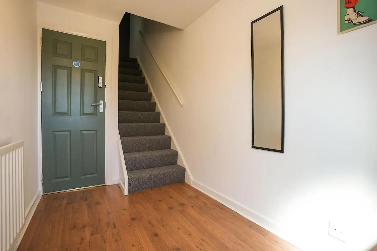 Lejlighed Stupton House, Large 3 Bed House That Sleeps 8 With Full Size Pool Table & Free Parking - Hosted By Stay Host Save Brightside
