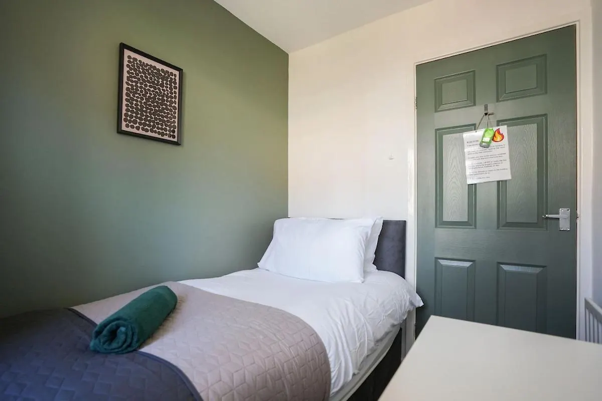 شقة Stupton House, Large 3 Bed House That Sleeps 8 With Full Size Pool Table & Free Parking - Hosted By Stay Host Save Brightside المملكة المتحدة